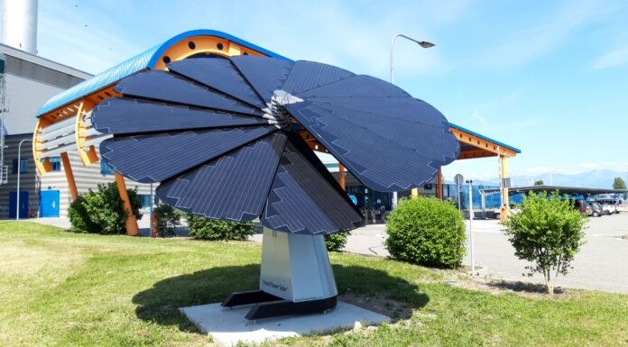 Fotovoltaico, presentato lo “Smartflower” creato da Iren